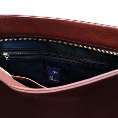 Crossbody bag with pinched side gussets
