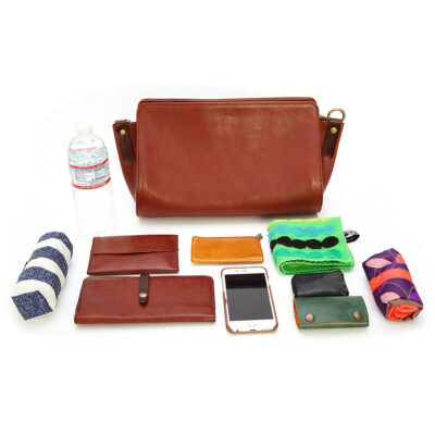 Crossbody bag with pinched side gussets