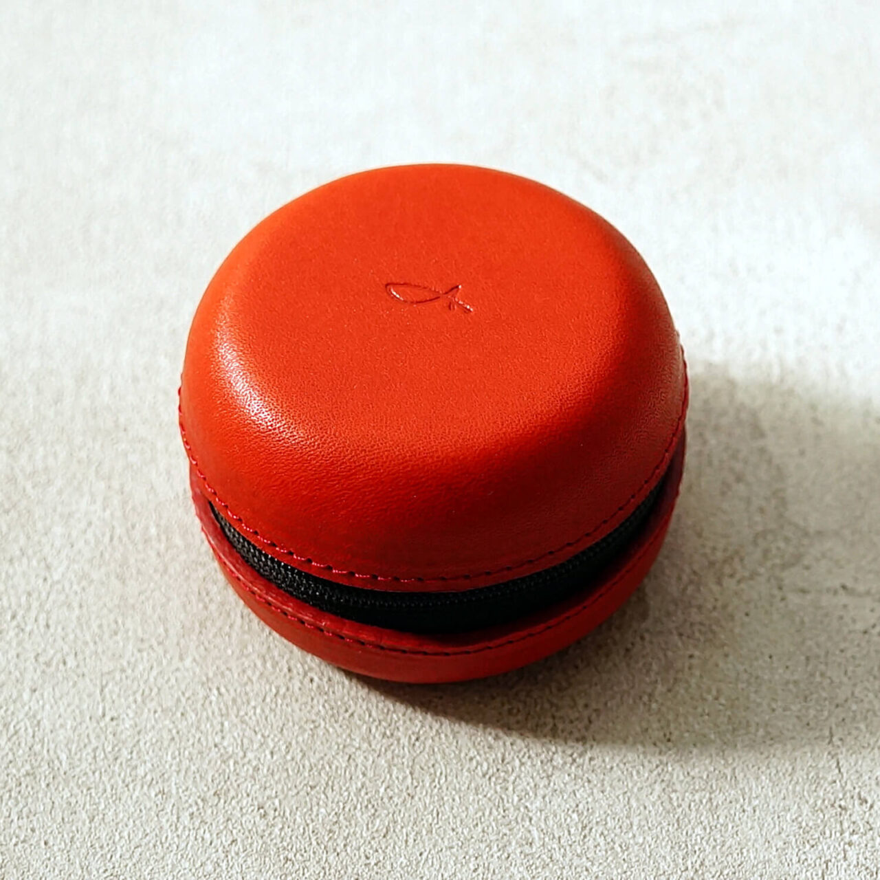 Macaron-shaped accessory case