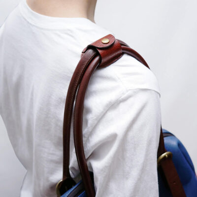 Non-slip shoulder grip