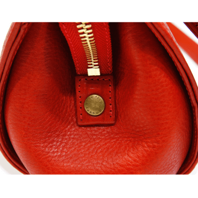 Dimensional gusset shoulder bag