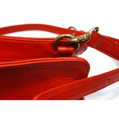 Dimensional gusset shoulder bag