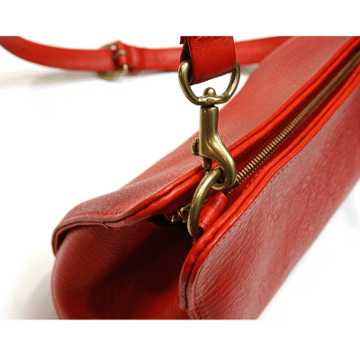 Dimensional gusset shoulder bag