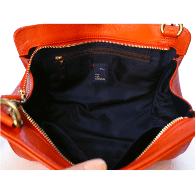 Dimensional gusset shoulder bag