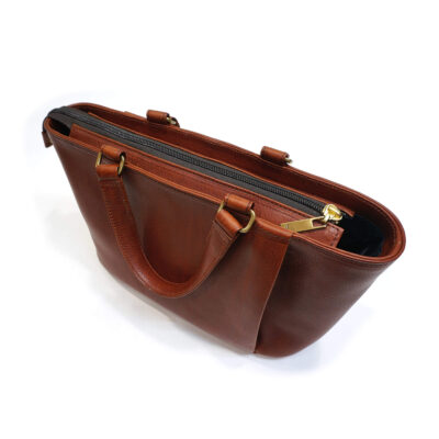 Tote bag with a concealed zipper