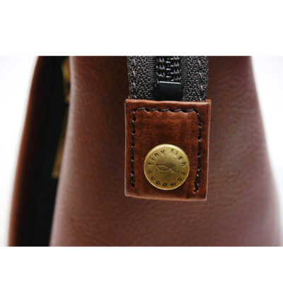 Tote bag with a concealed zipper