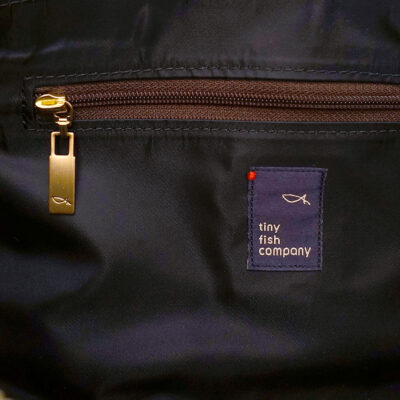 Tote bag with a concealed zipper