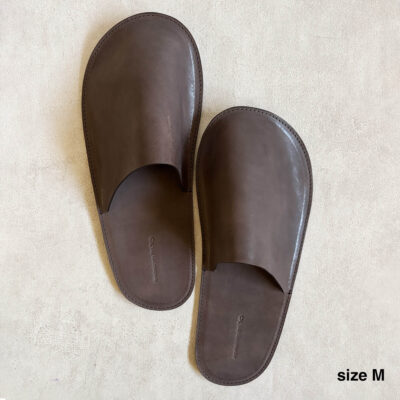 Leather slippers with a wide toe box