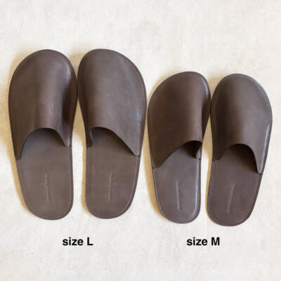 Leather slippers with a wide toe box