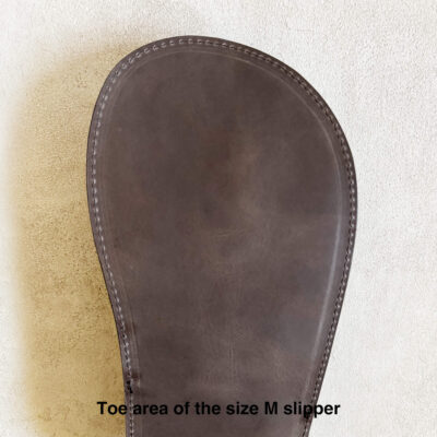 Leather slippers with a wide toe box