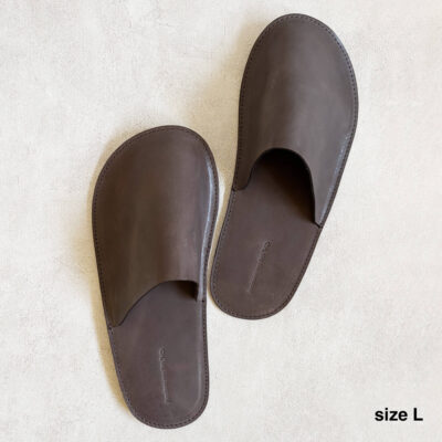 Leather slippers with a wide toe box