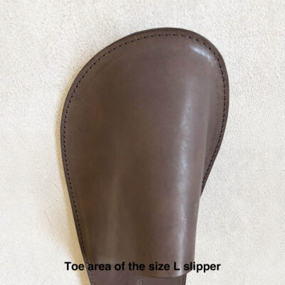 Leather slippers with a wide toe box
