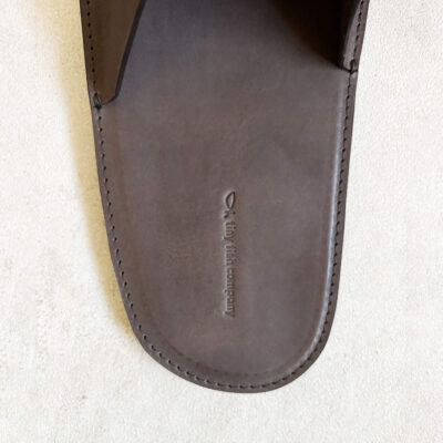 Leather slippers with a wide toe box